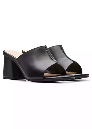 Black Leather Siara65 Band Sandals by Clarks | Look Again