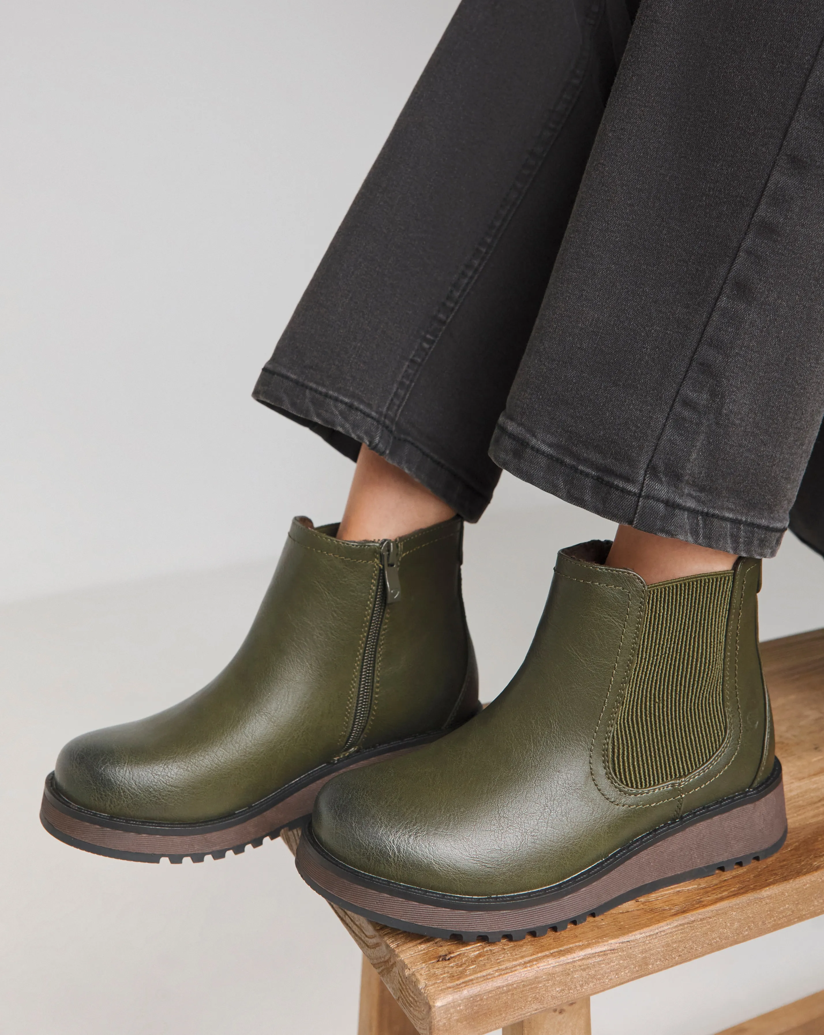 Heavenly Feet Rolo Chelsea Boot Extra Wide Fit