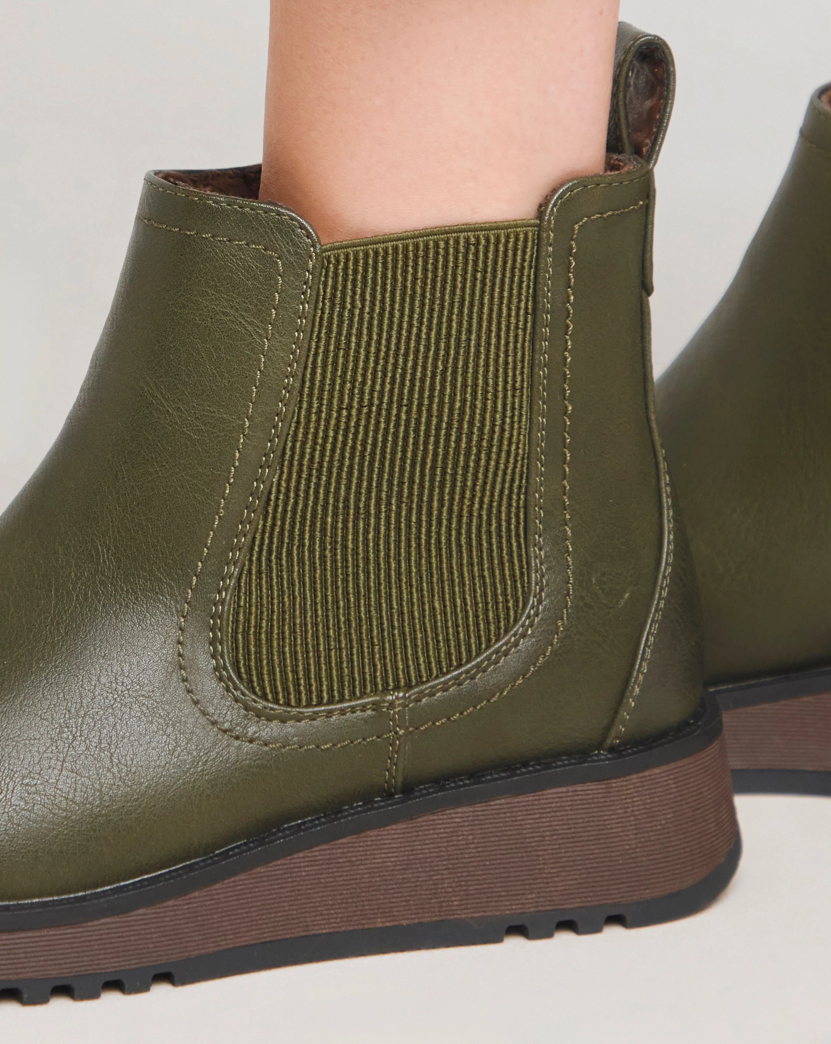 Heavenly Feet Rolo Chelsea Boot Extra Wide Fit