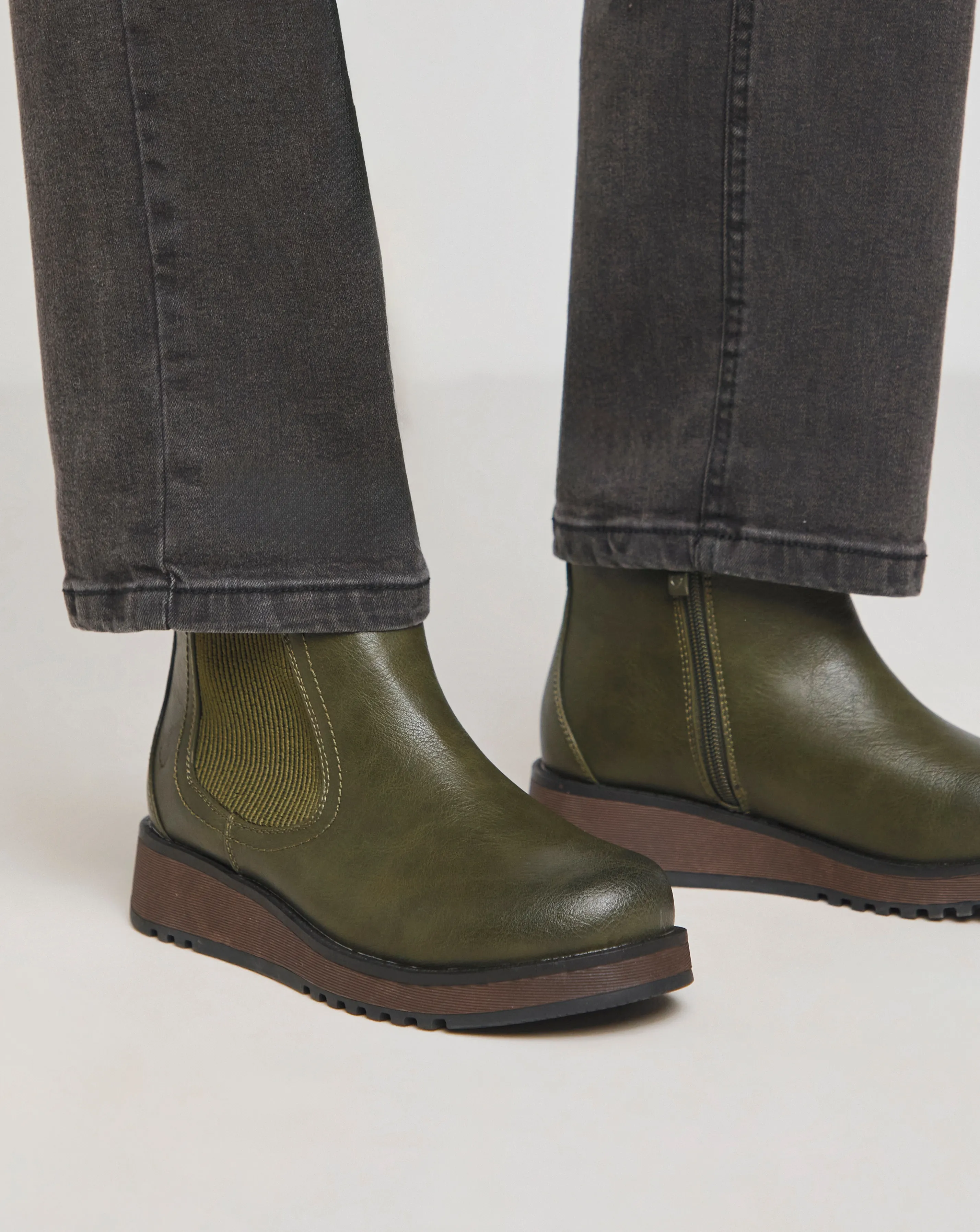 Heavenly Feet Rolo Chelsea Boot Extra Wide Fit