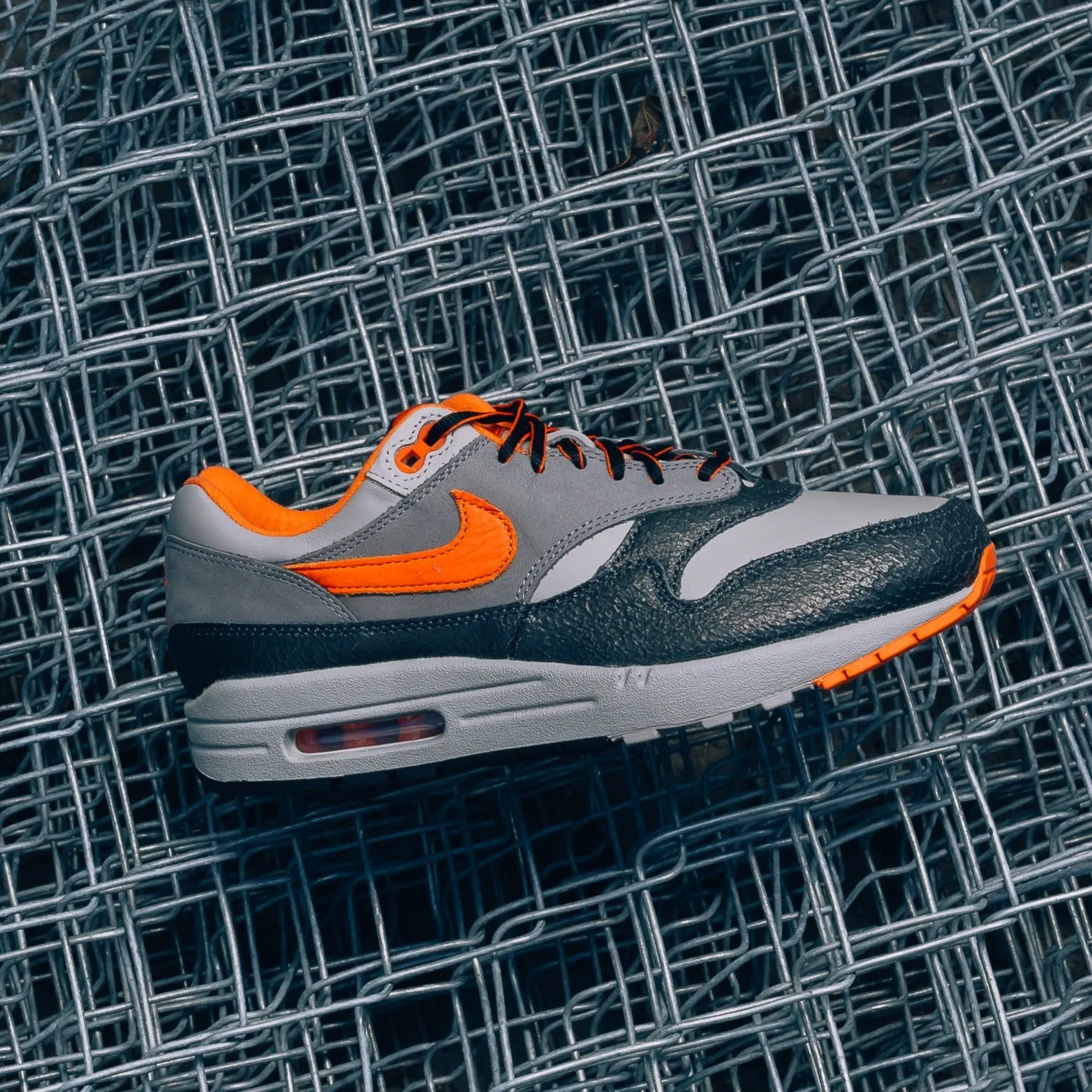 HUF x Nike Air Max 1 SP - Anthracite/Brilliant Orange