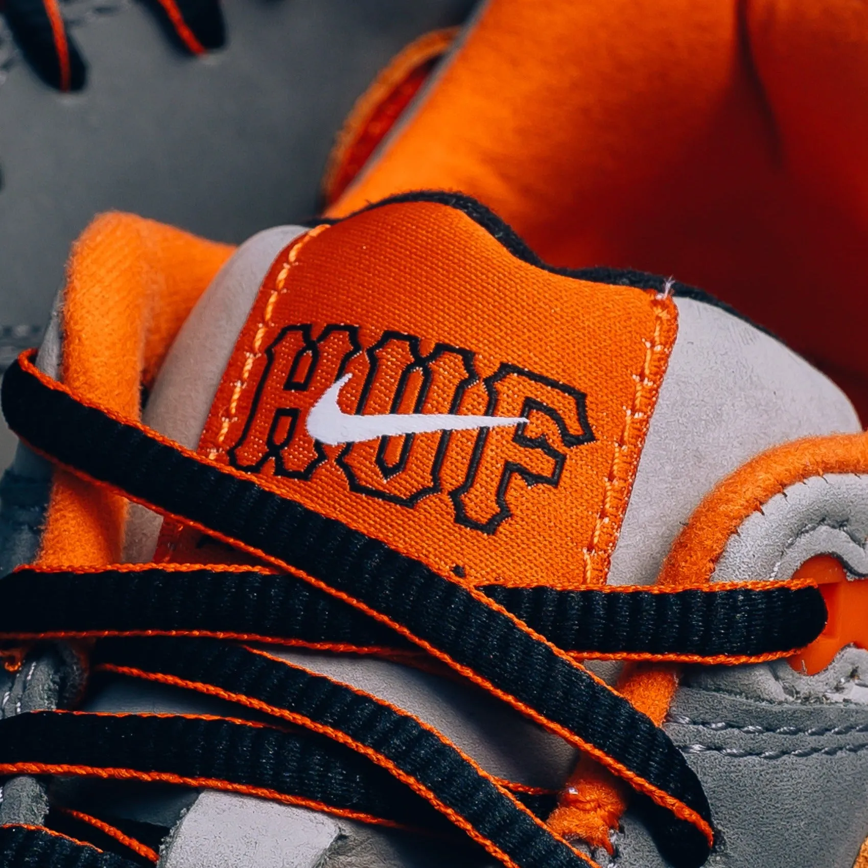 HUF x Nike Air Max 1 SP - Anthracite/Brilliant Orange