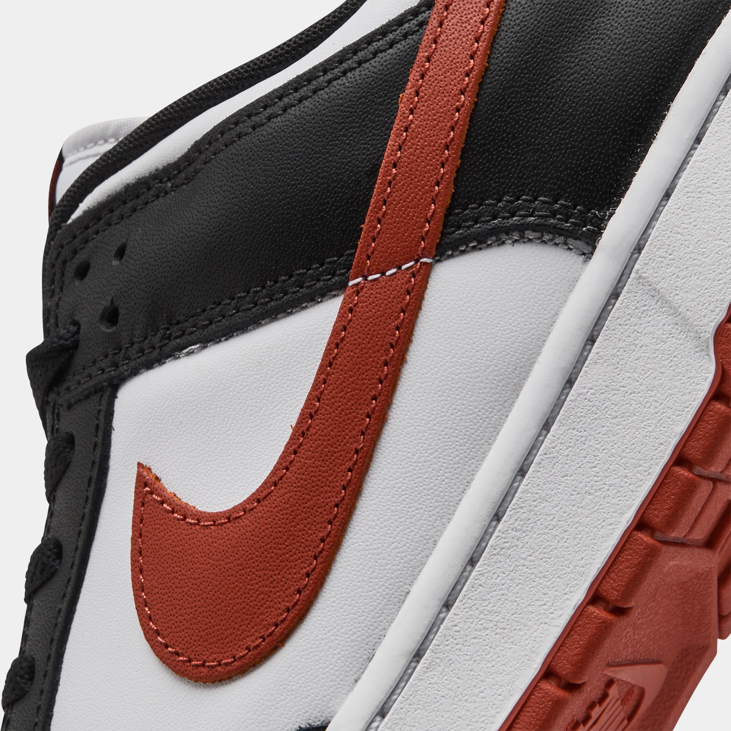 Nike Dunk Low Retro White / Dragon Red - Blac